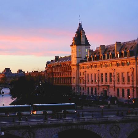 Two Bedroom Luxury Apartment - Balcony With View Of Notre Dame Paris Extérieur photo