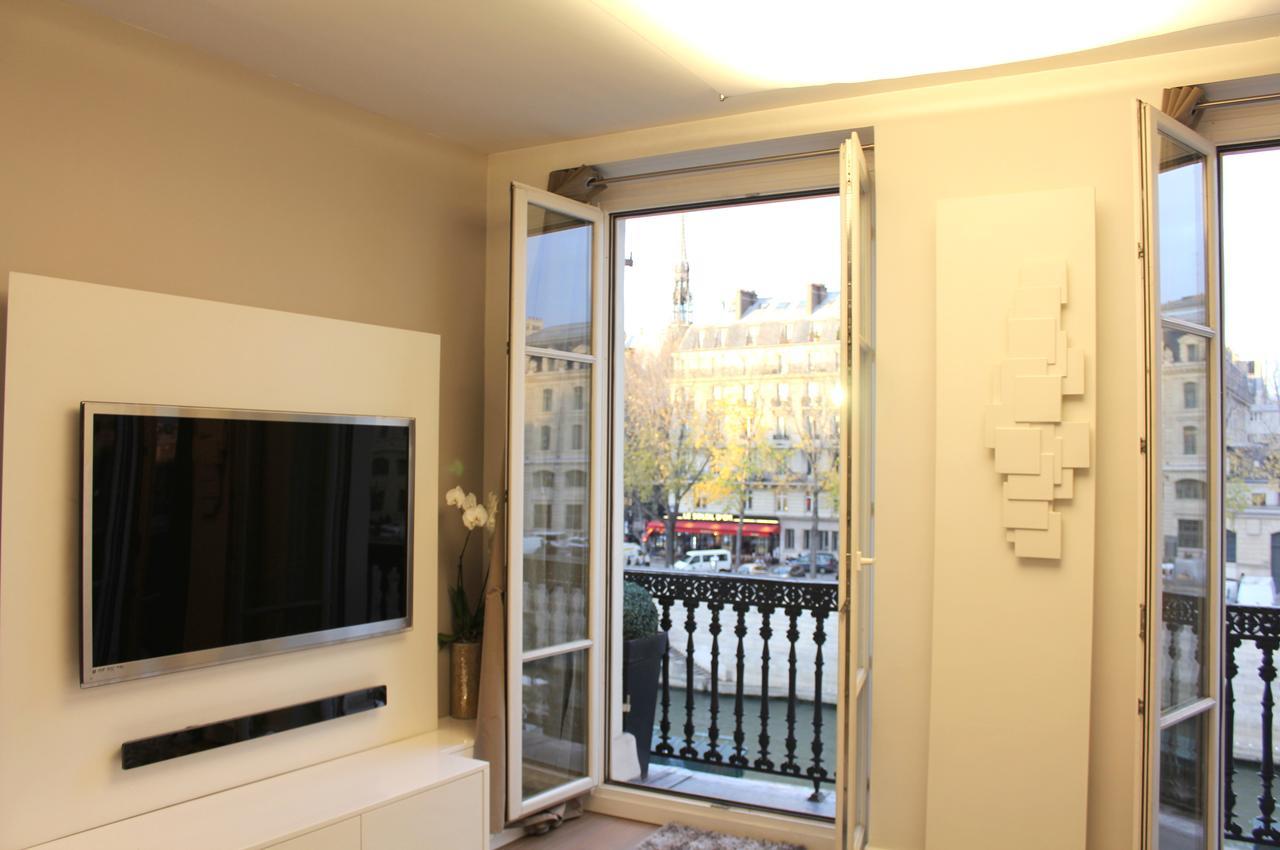Two Bedroom Luxury Apartment - Balcony With View Of Notre Dame Paris Extérieur photo