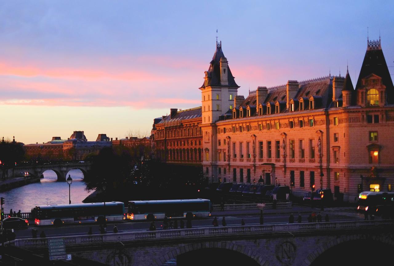 Two Bedroom Luxury Apartment - Balcony With View Of Notre Dame Paris Extérieur photo