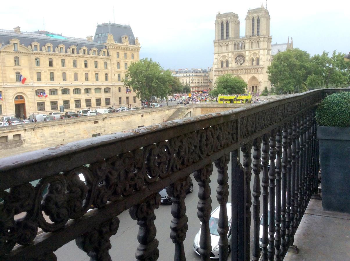 Two Bedroom Luxury Apartment - Balcony With View Of Notre Dame Paris Extérieur photo